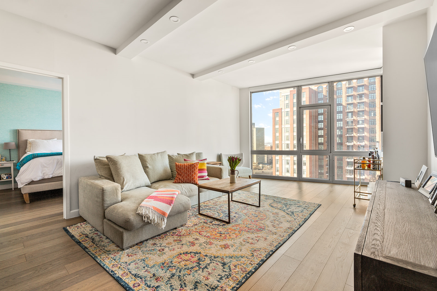 100 Jay Street 21H, Dumbo, Brooklyn, New York - 3 Bedrooms  
2.5 Bathrooms  
5 Rooms - 