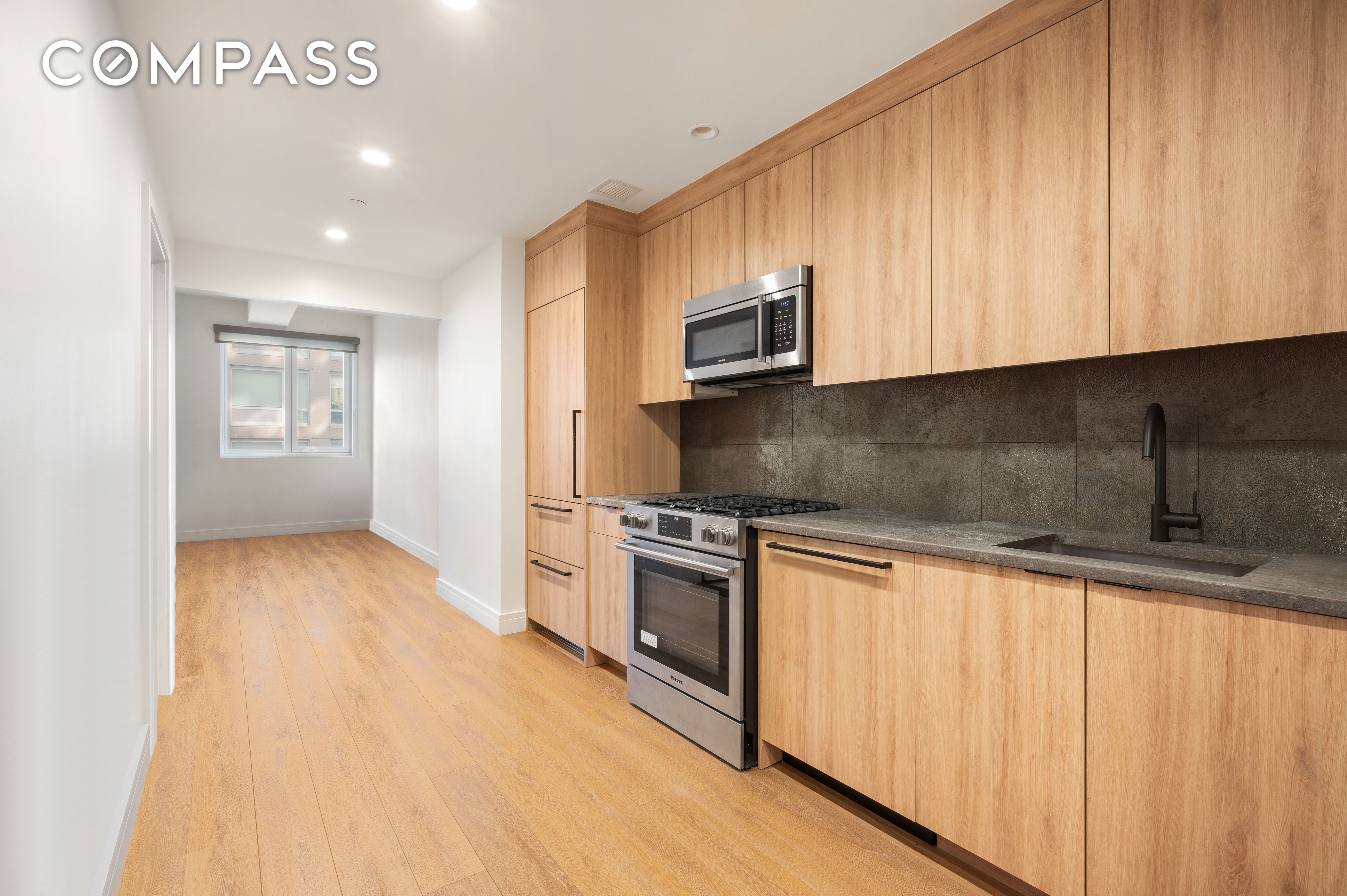 24-16 Queens Plaza South, Long Island City, Queens, New York - 1 Bathrooms  
2 Rooms - 