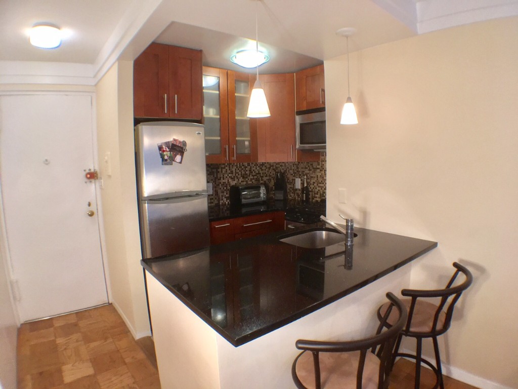 240 East 35th Street 3C, Murray Hill, Midtown East, NYC - 1 Bathrooms  
3 Rooms - 