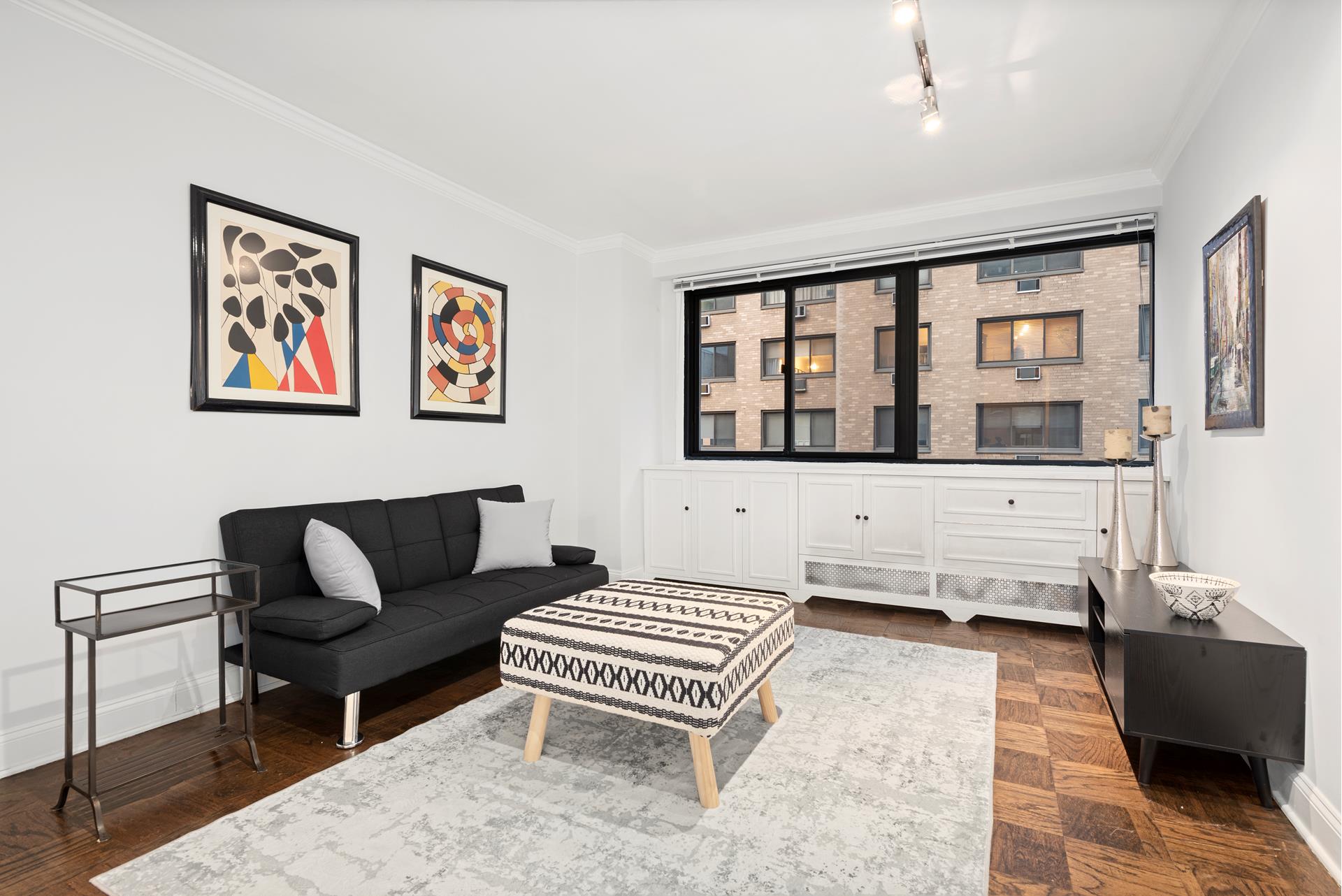 16 West 16th Street 7Gs, Flatiron, Downtown, NYC - 1 Bathrooms  
3 Rooms - 