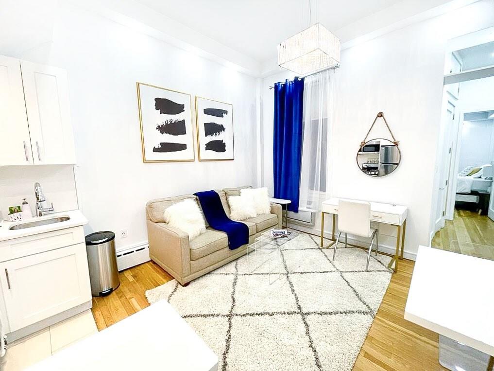 151 East 62nd Street 2-B, Upper East Side, Upper East Side, NYC - 1 Bedrooms  
1 Bathrooms  
3 Rooms - 