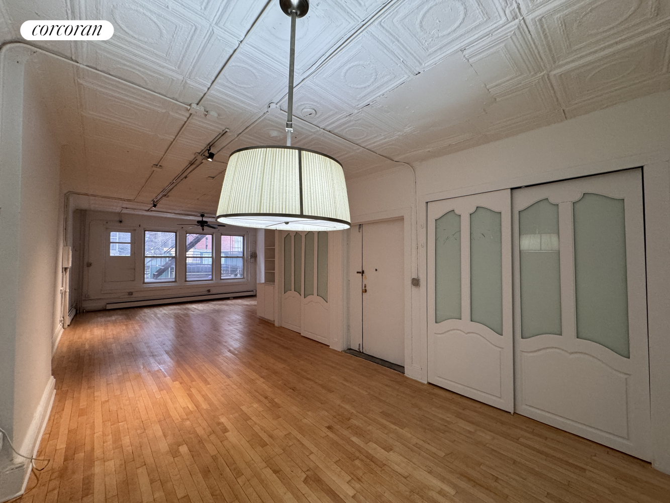 101 West 27th Street 2, Chelsea, Downtown, NYC - 2 Bedrooms  
1.5 Bathrooms  
5 Rooms - 