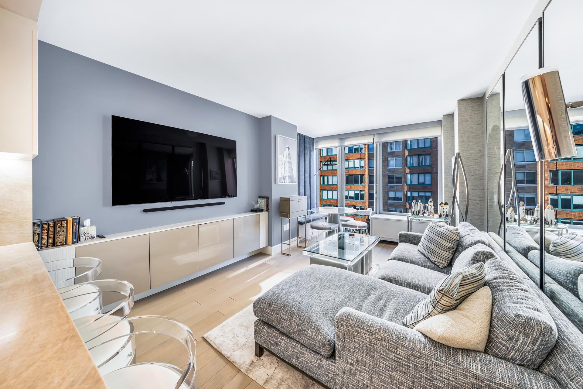 212 West 72nd Street 9C, Lincoln Sq, Upper West Side, NYC - 3 Bedrooms  
2 Bathrooms  
5 Rooms - 