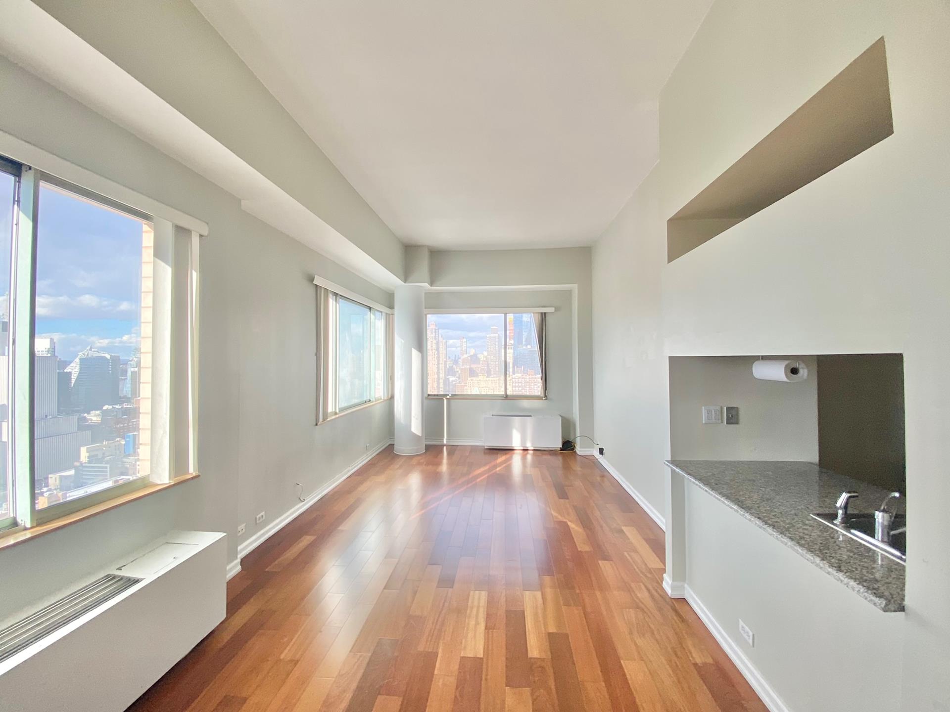 350 West 50th Street 35F, Hells Kitchen, Midtown West, NYC - 2 Bedrooms  
2 Bathrooms  
4 Rooms - 