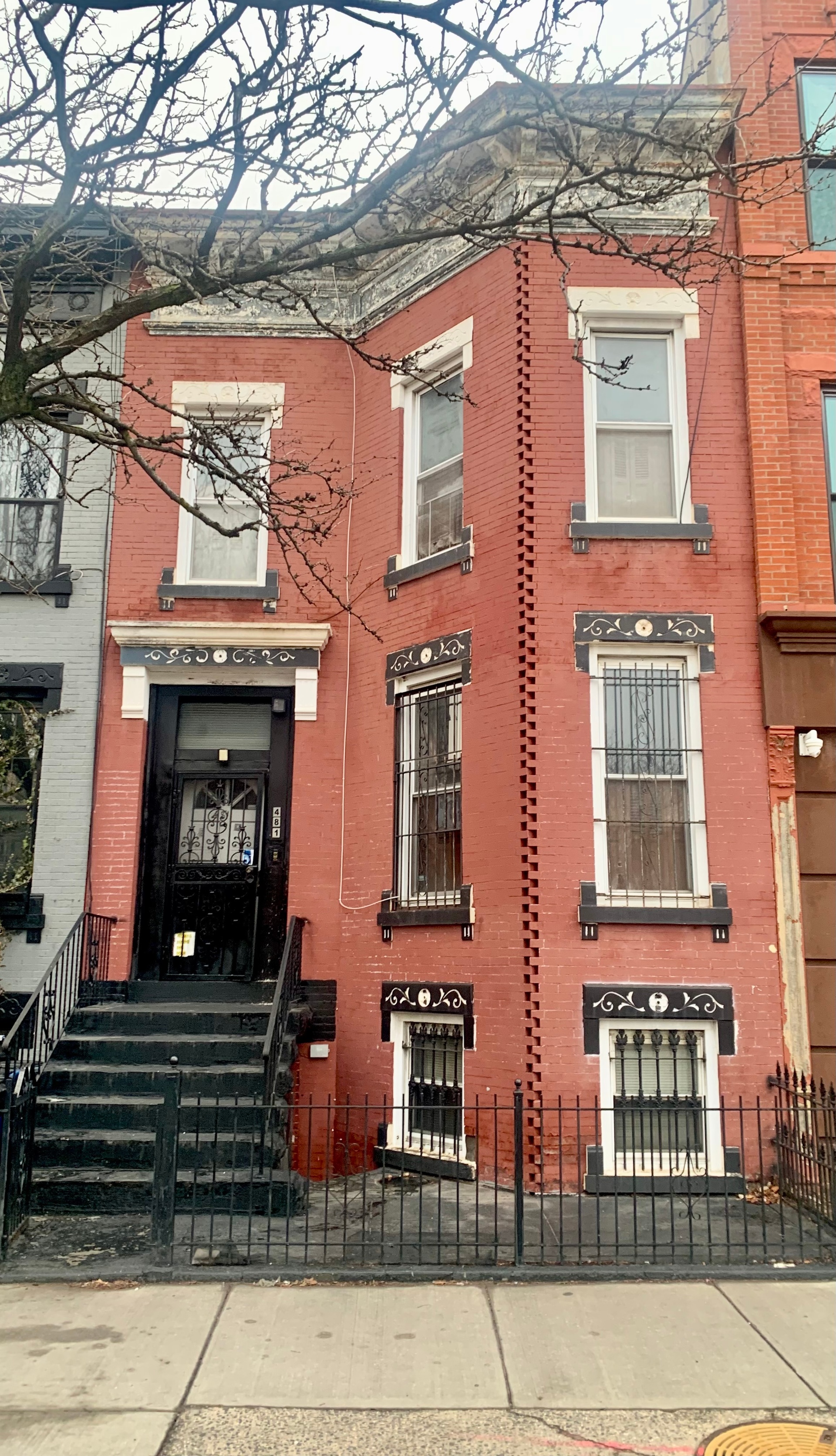 481 Evergreen Avenue, Bushwick, Brooklyn, New York - 4 Bedrooms  
2 Bathrooms  
10 Rooms - 