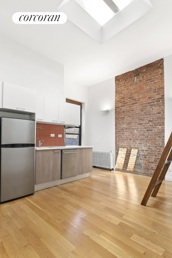 142 Decatur Street B6, Stuyvesant Heights, Downtown, NYC - 2 Bedrooms  
1 Bathrooms  
4 Rooms - 