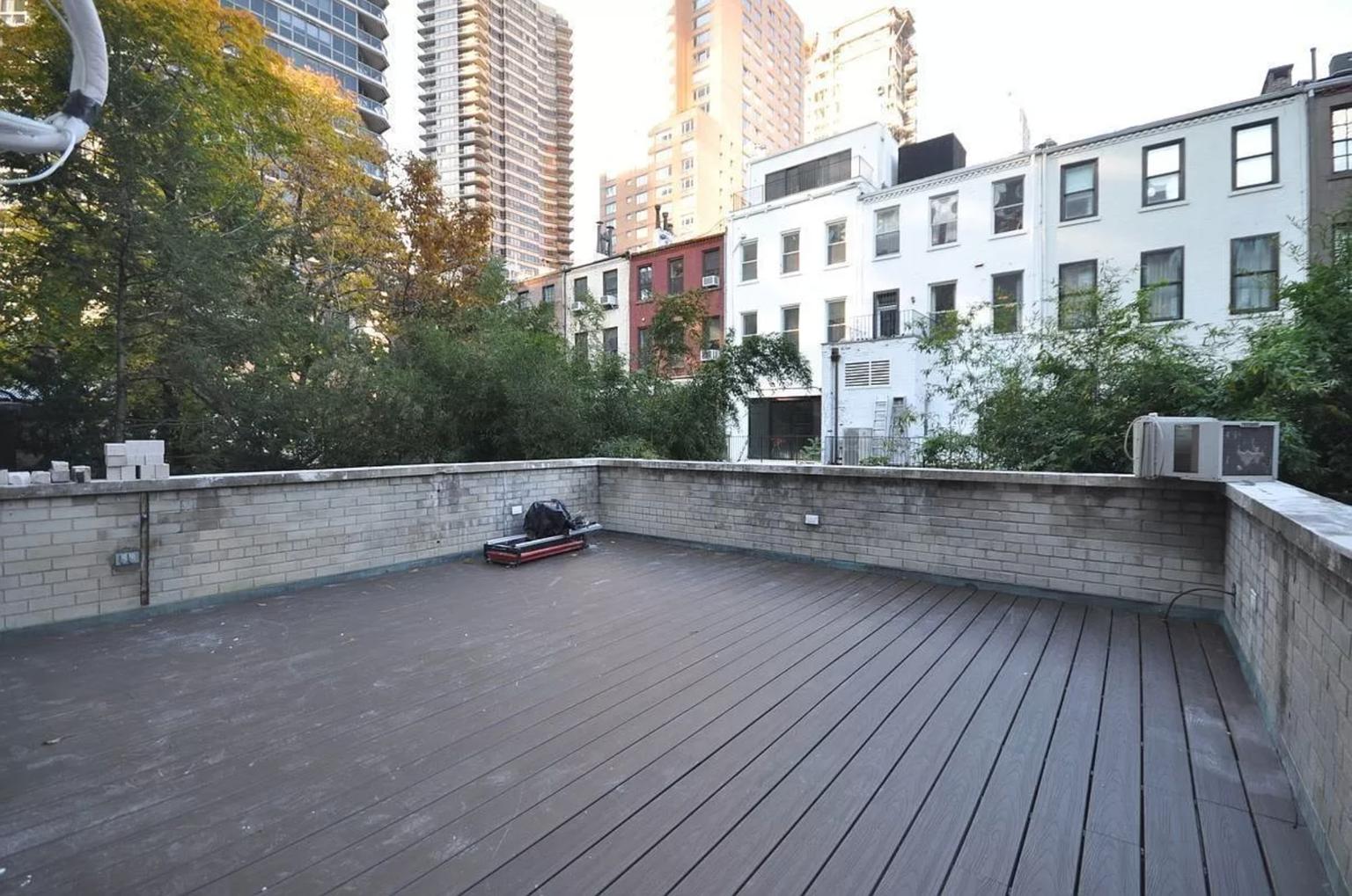 221 East 60th Street 2, Midtown East, Midtown East, NYC - 4 Bedrooms  
2 Bathrooms  
6 Rooms - 