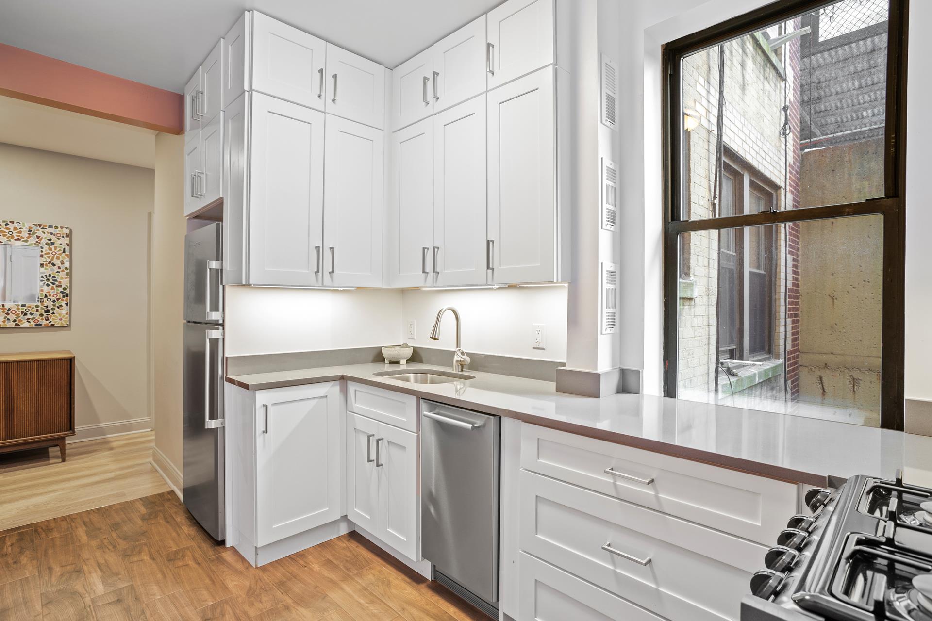 46 West 95th Street 2C, Upper West Side, Upper West Side, NYC - 2 Bedrooms  
1 Bathrooms  
4 Rooms - 