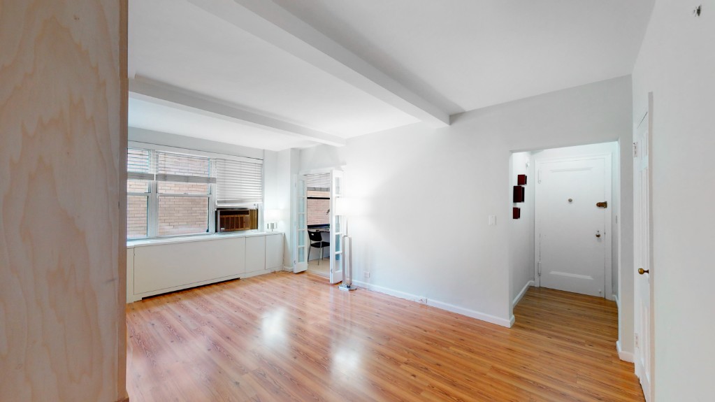 240 East 79th Street 5D, Upper East Side, Upper East Side, NYC - 1 Bedrooms  
1 Bathrooms  
3 Rooms - 