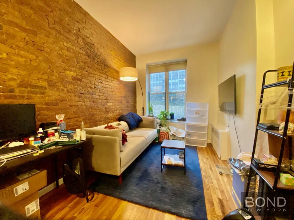 331 East 33rd Street 1D, Murray Hill, Midtown East, NYC - 1 Bedrooms  
1 Bathrooms  
3 Rooms - 