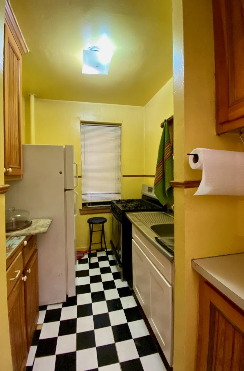 251 Seaman Avenue 2-H, Inwood, Upper Manhattan, NYC - 1 Bedrooms  
1 Bathrooms  
3 Rooms - 