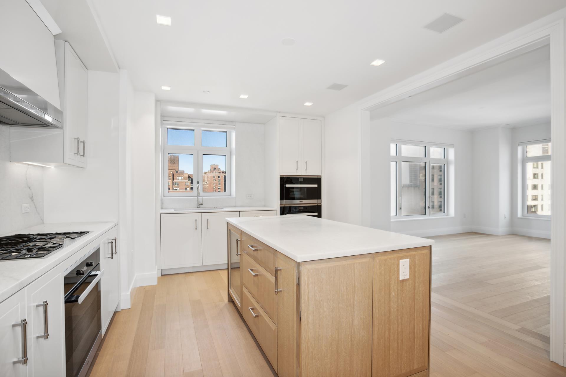 200 East 83rd Street 14B, Yorkville, Upper East Side, NYC - 3 Bedrooms  
3.5 Bathrooms  
5 Rooms - 