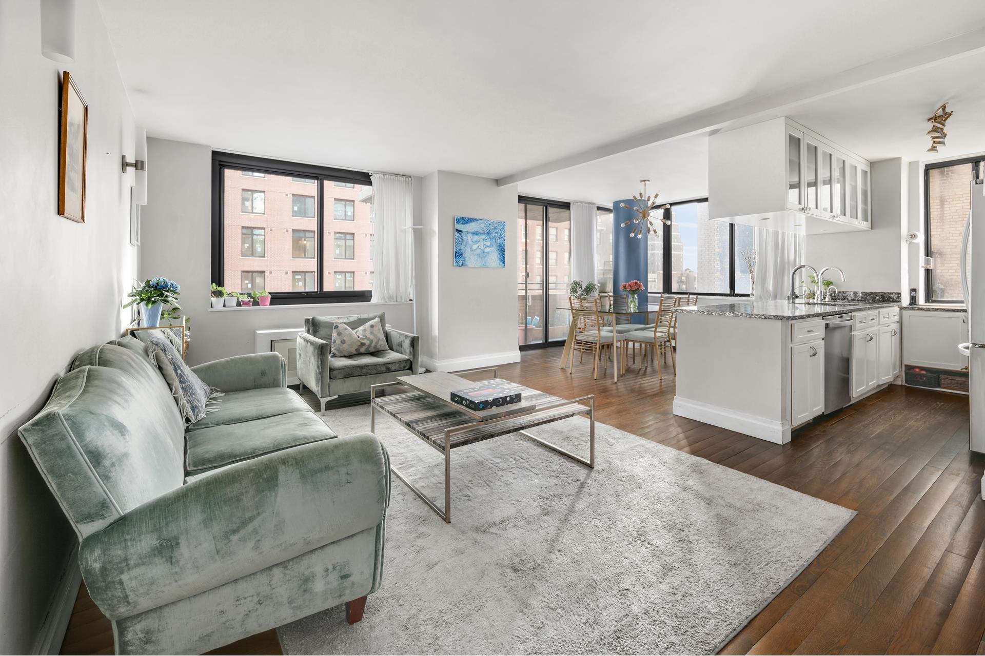 275 West 96th Street 7E, Upper West Side, Upper West Side, NYC - 3 Bedrooms  
2.5 Bathrooms  
6 Rooms - 