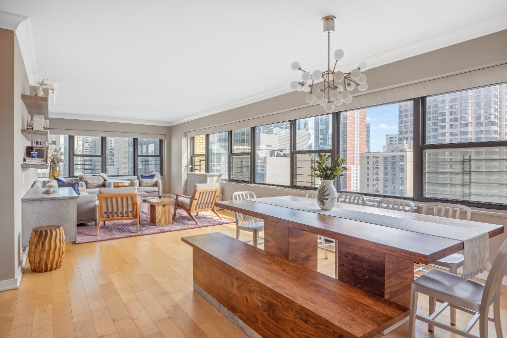 160 East 38th Street 22E, Murray Hill, Midtown East, NYC - 2 Bedrooms  
2 Bathrooms  
5 Rooms - 