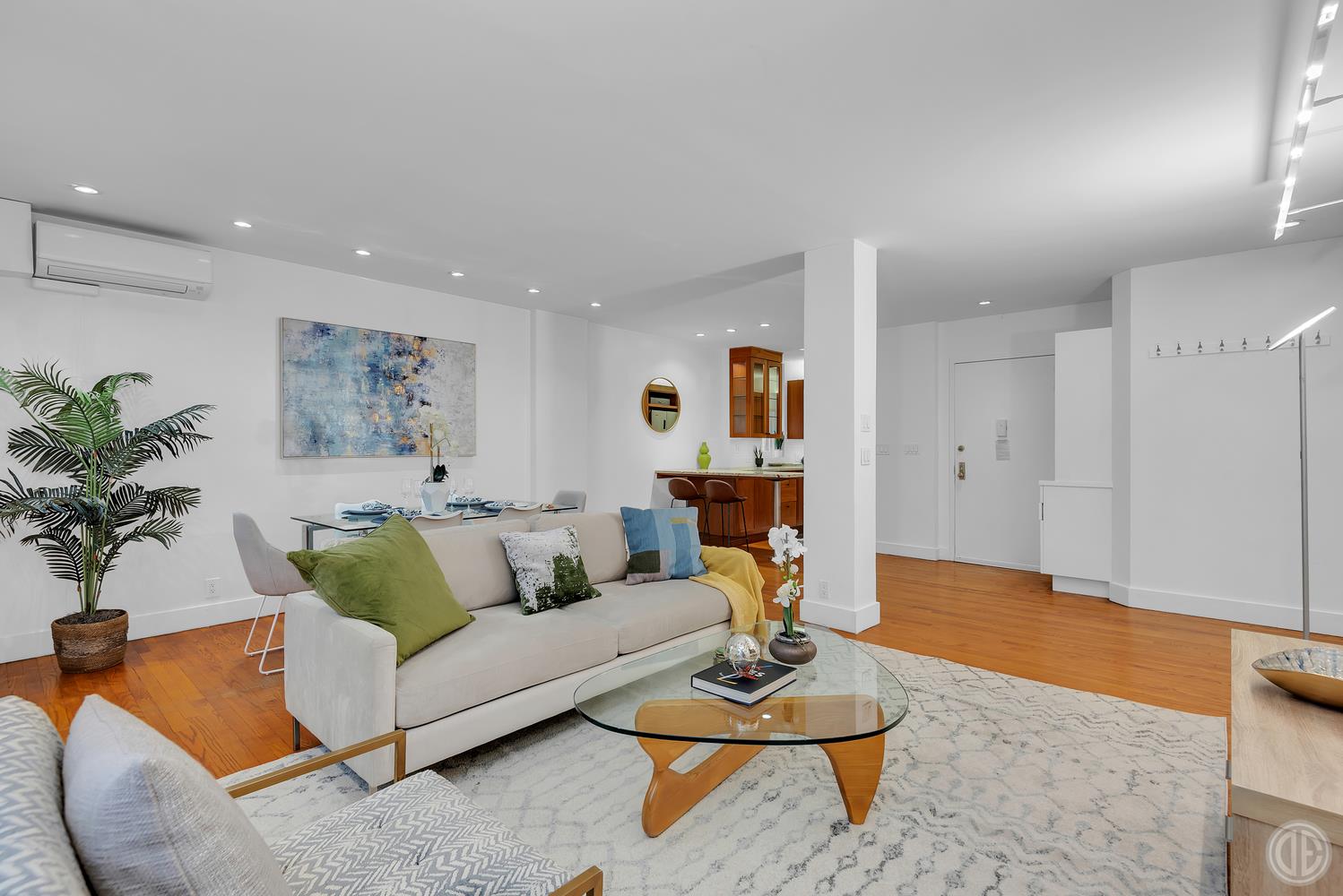 112 East 83rd Street 2A, Upper East Side, Upper East Side, NYC - 3 Bedrooms  
2 Bathrooms  
7 Rooms - 