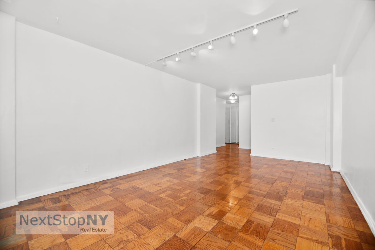 153 E 57TH Street, New York, NY 10022, 2 Rooms Rooms,1 BathroomBathrooms,Residential,For Sale,GOTHAM TOWNE HOUSE,57TH,RPLU-558722907257