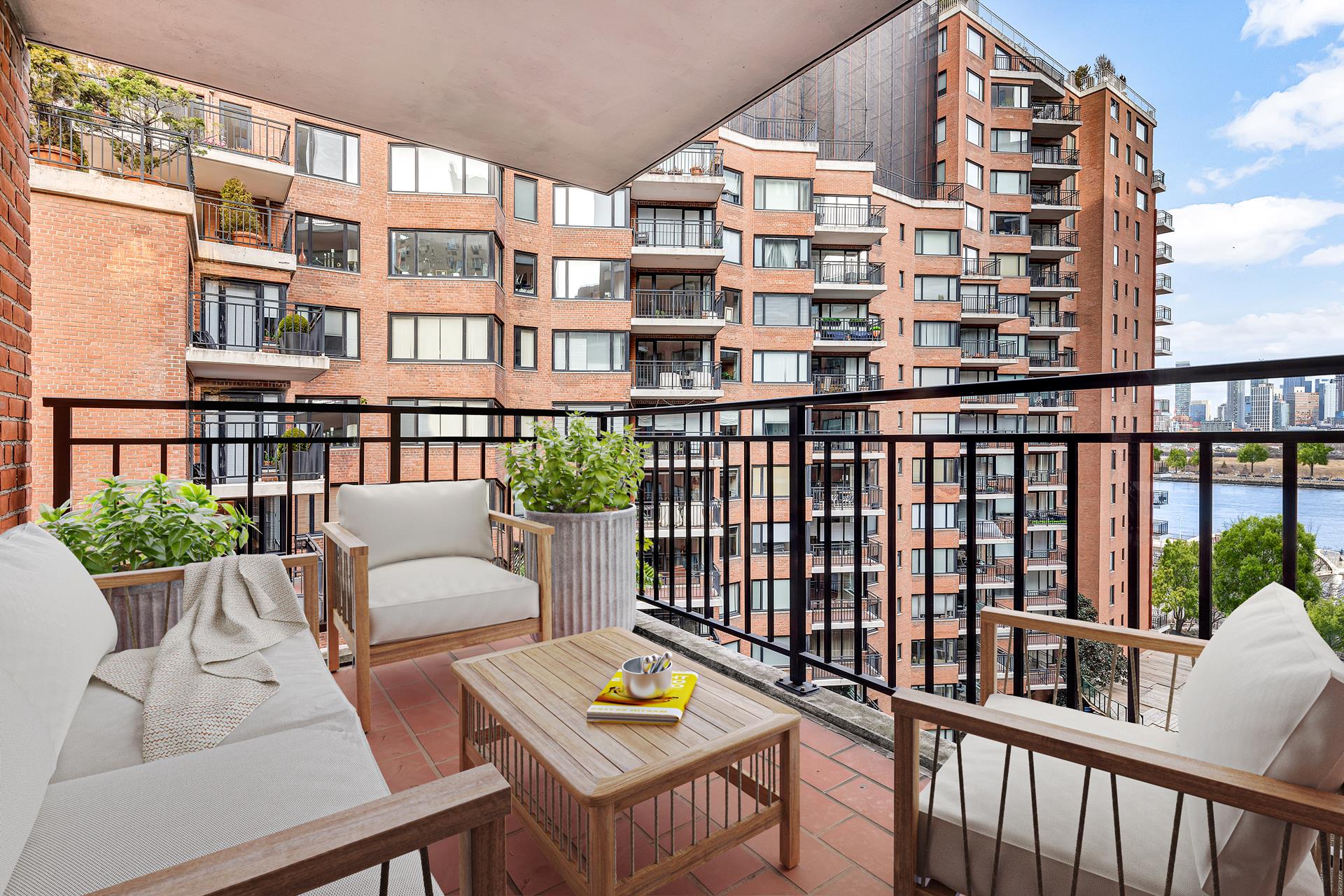 60 Sutton Place 9Js, Sutton, Midtown East, NYC - 2 Bedrooms  
2 Bathrooms  
5 Rooms - 