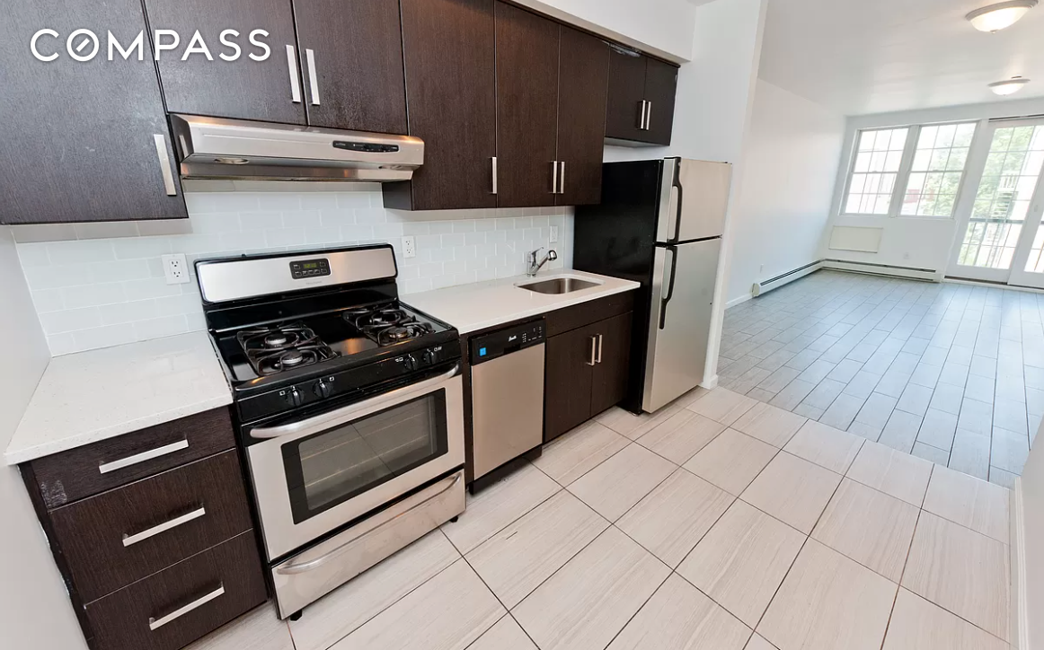 27-59 Crescent Street, Astoria, Queens, New York - 3 Bedrooms  
2 Bathrooms  
5 Rooms - 