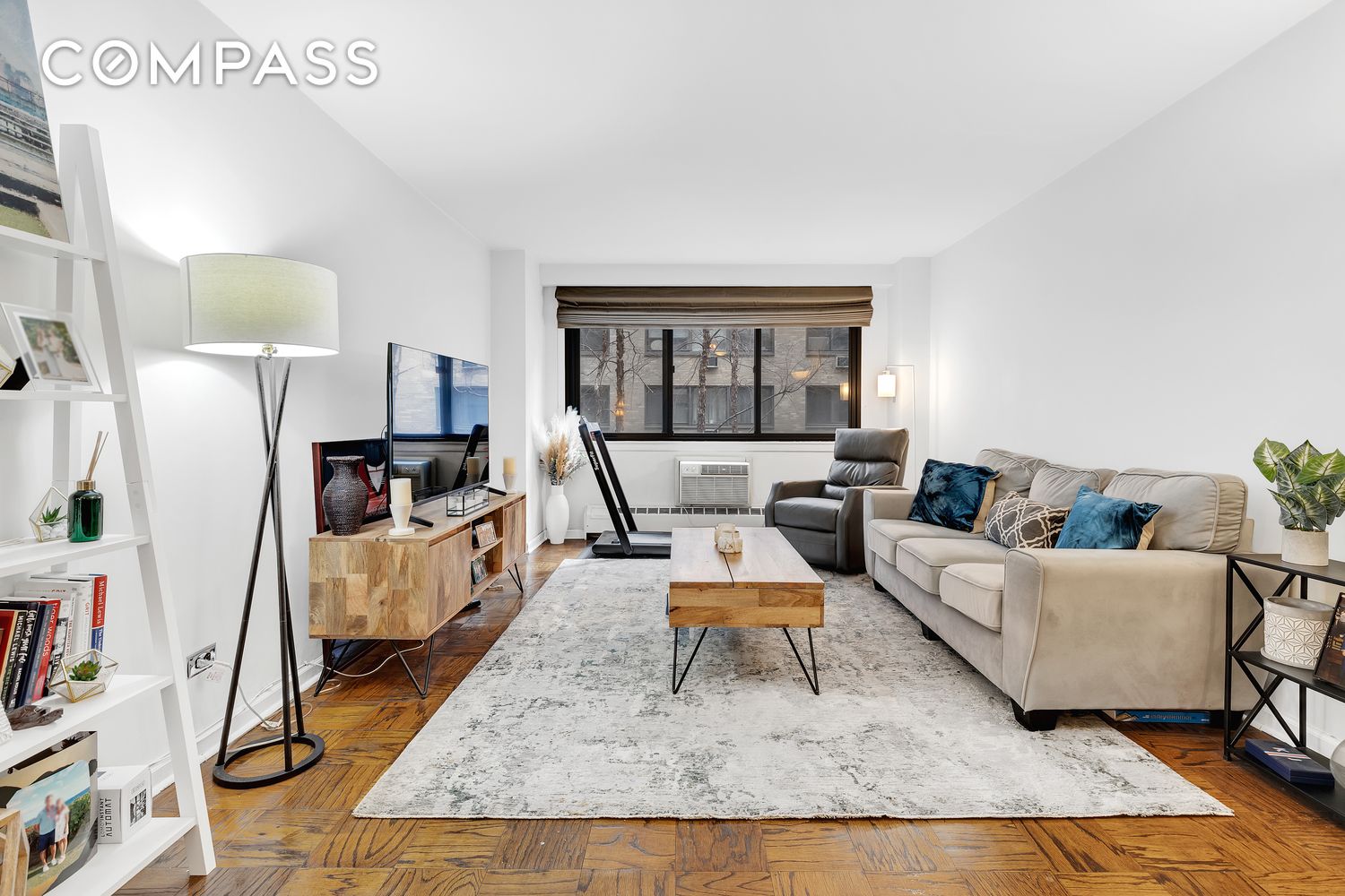 16 West 16th Street 2Ln, Flatiron, Downtown, NYC - 1 Bedrooms  
1 Bathrooms  
3 Rooms - 