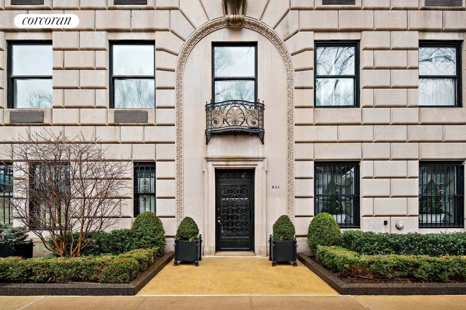 834 5th Avenue Mais/B, Lenox Hill, Upper East Side, NYC - 2 Bedrooms  
3.5 Bathrooms  
9 Rooms - 