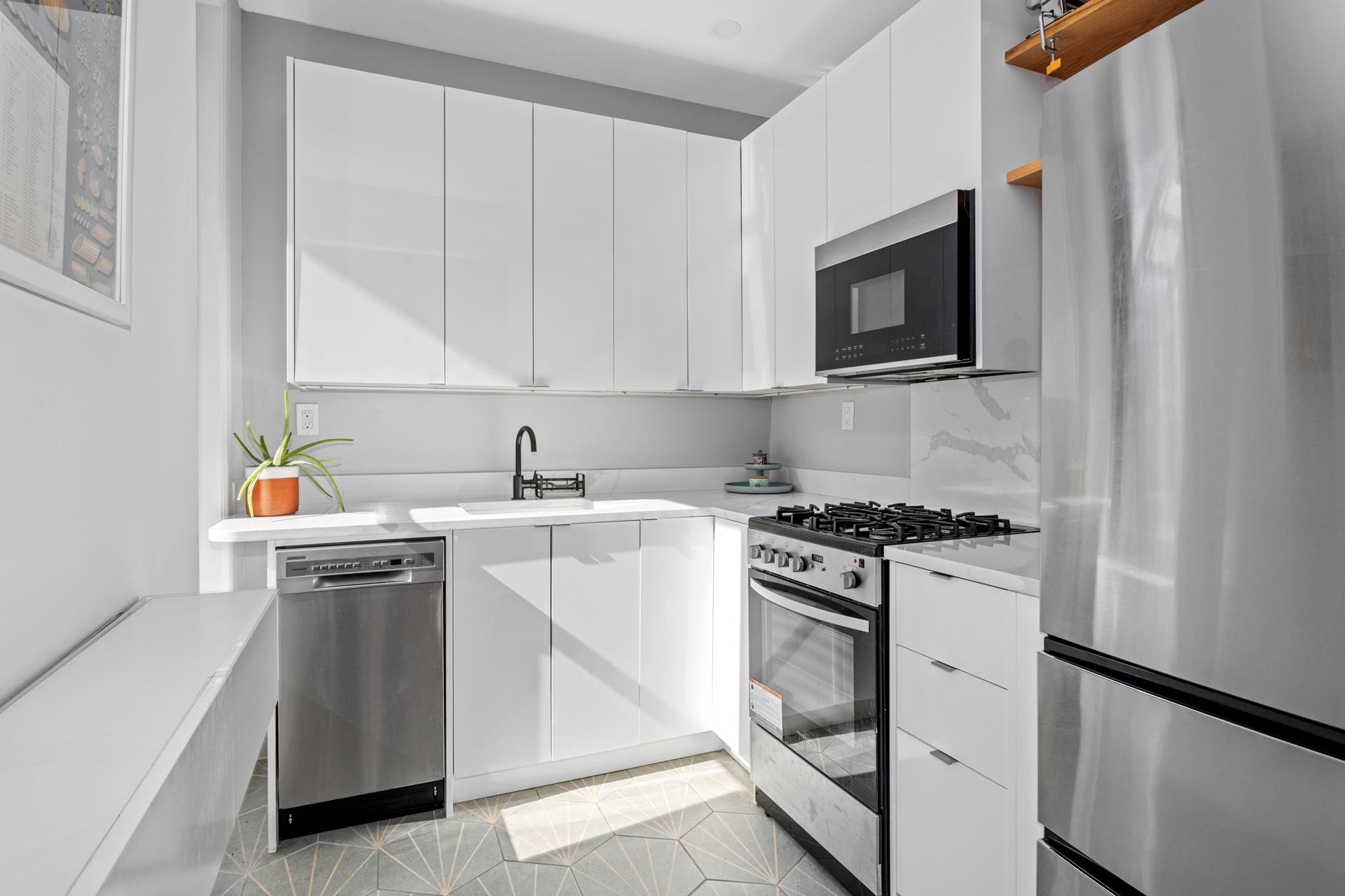 109 West 111th Street 4C, South Harlem, Upper Manhattan, NYC - 2 Bedrooms  
1 Bathrooms  
4 Rooms - 
