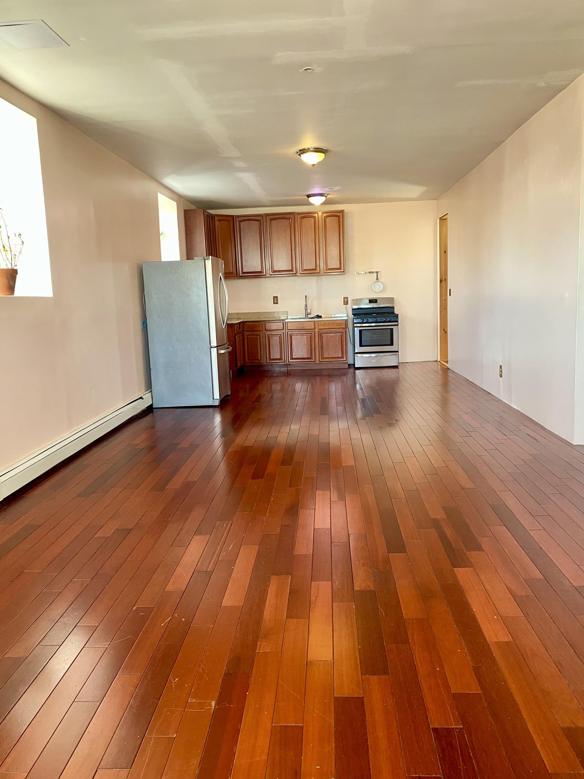 670 Bushwick Avenue 3, Bushwick, Brooklyn, New York - 3 Bedrooms  
1 Bathrooms  
5 Rooms - 