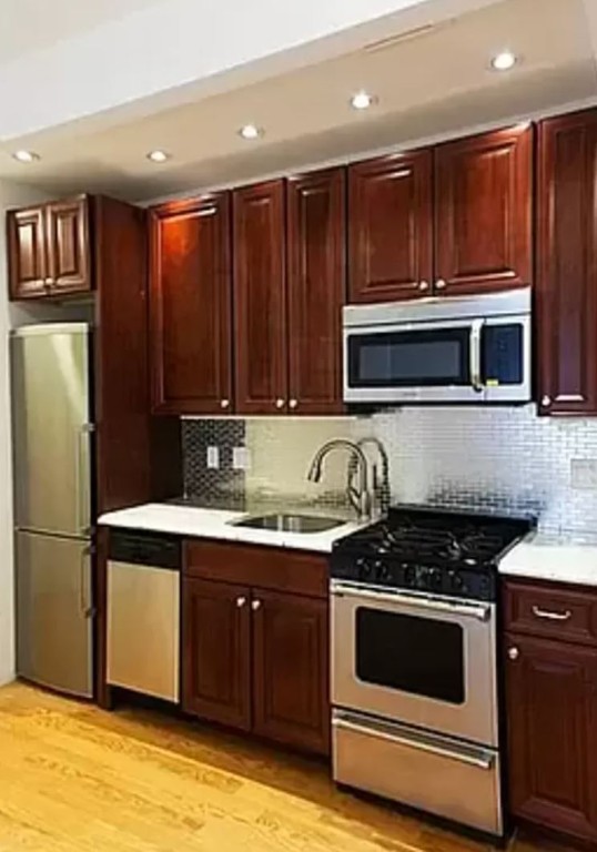 Photo 1 of 749 9th Avenue 204, Midtown West, NYC, $4,050, Web #: 1061981940