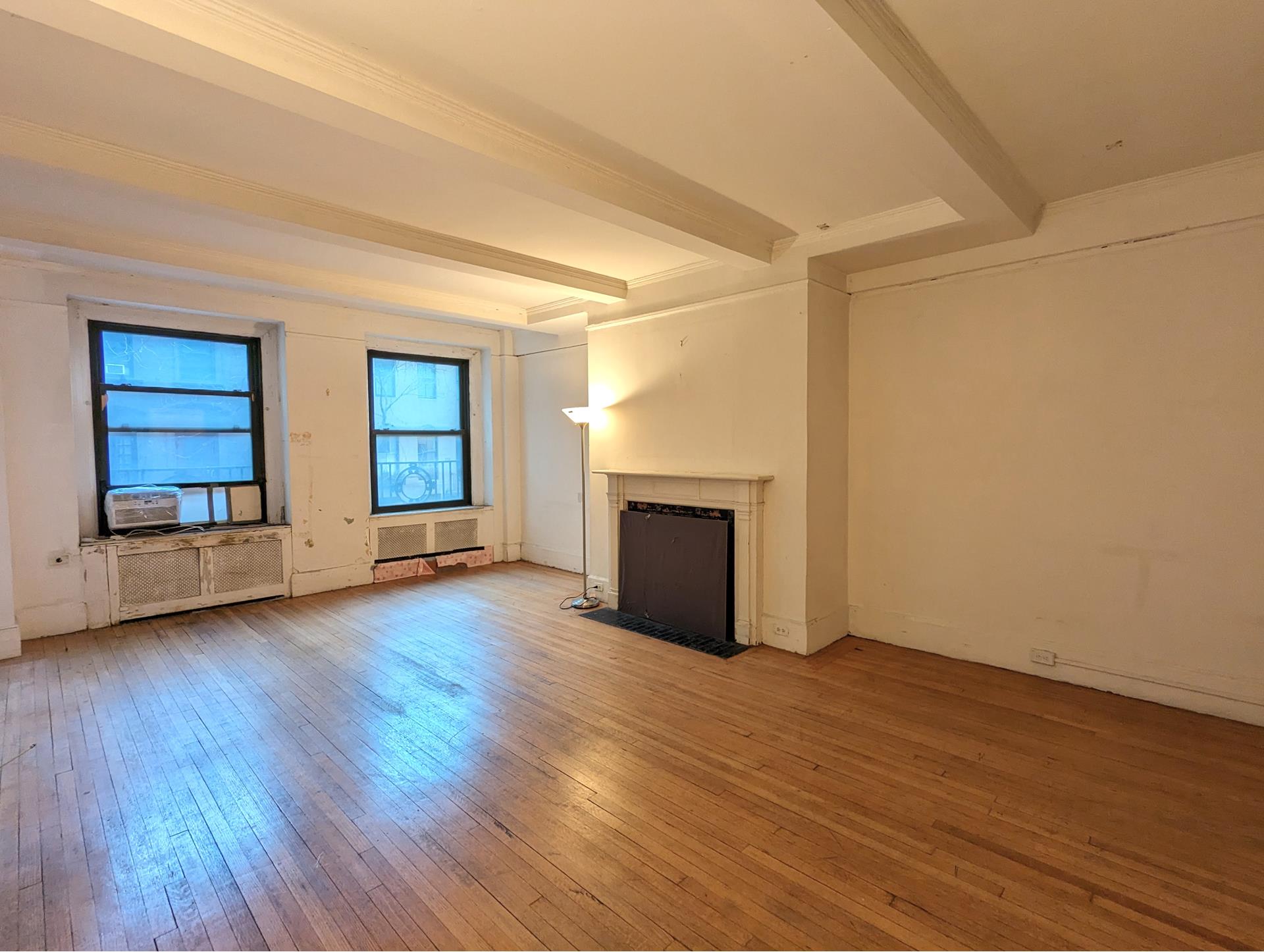 212 East 48th Street 2D, Turtle Bay, Midtown East, NYC - 1 Bedrooms  
1 Bathrooms  
3 Rooms - 