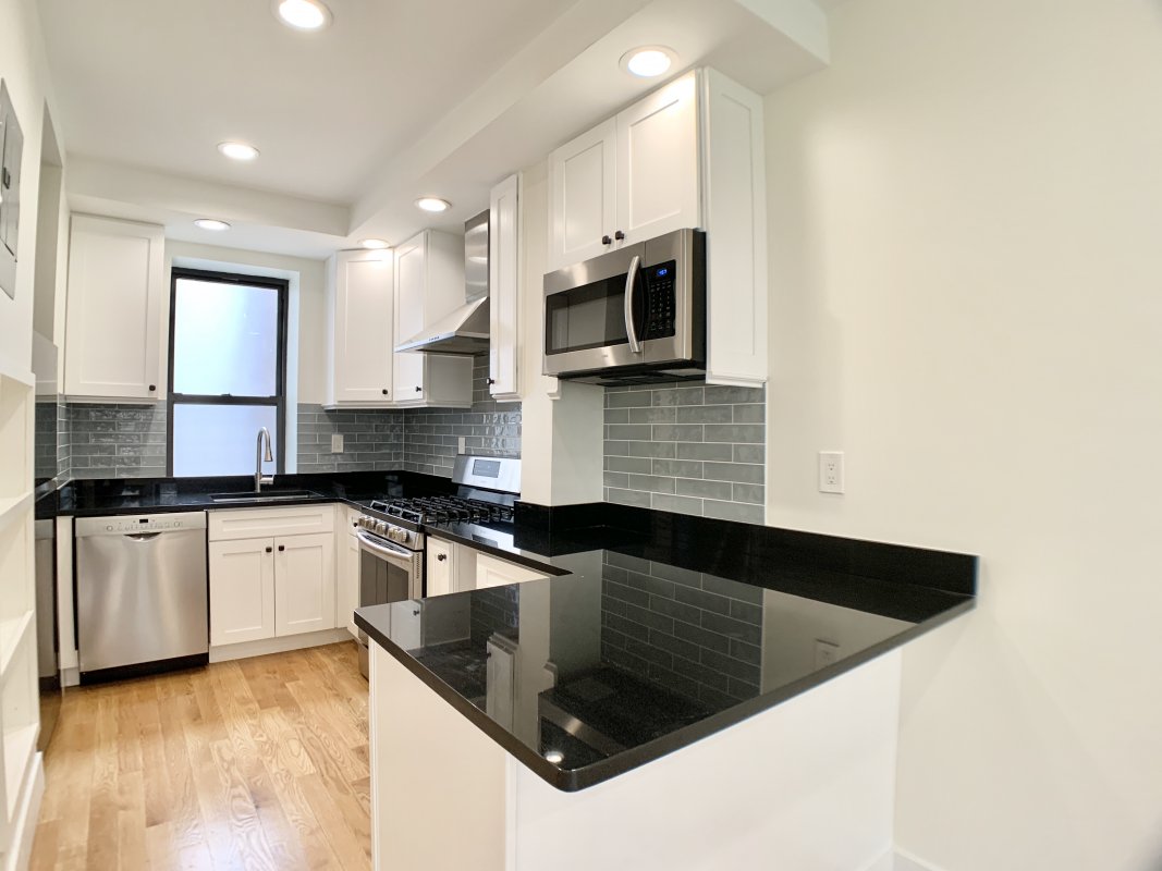 Photo 1 of 610 West 152nd Street 34, Hamilton Heights, NYC, $4,500, Web #: 1061997353