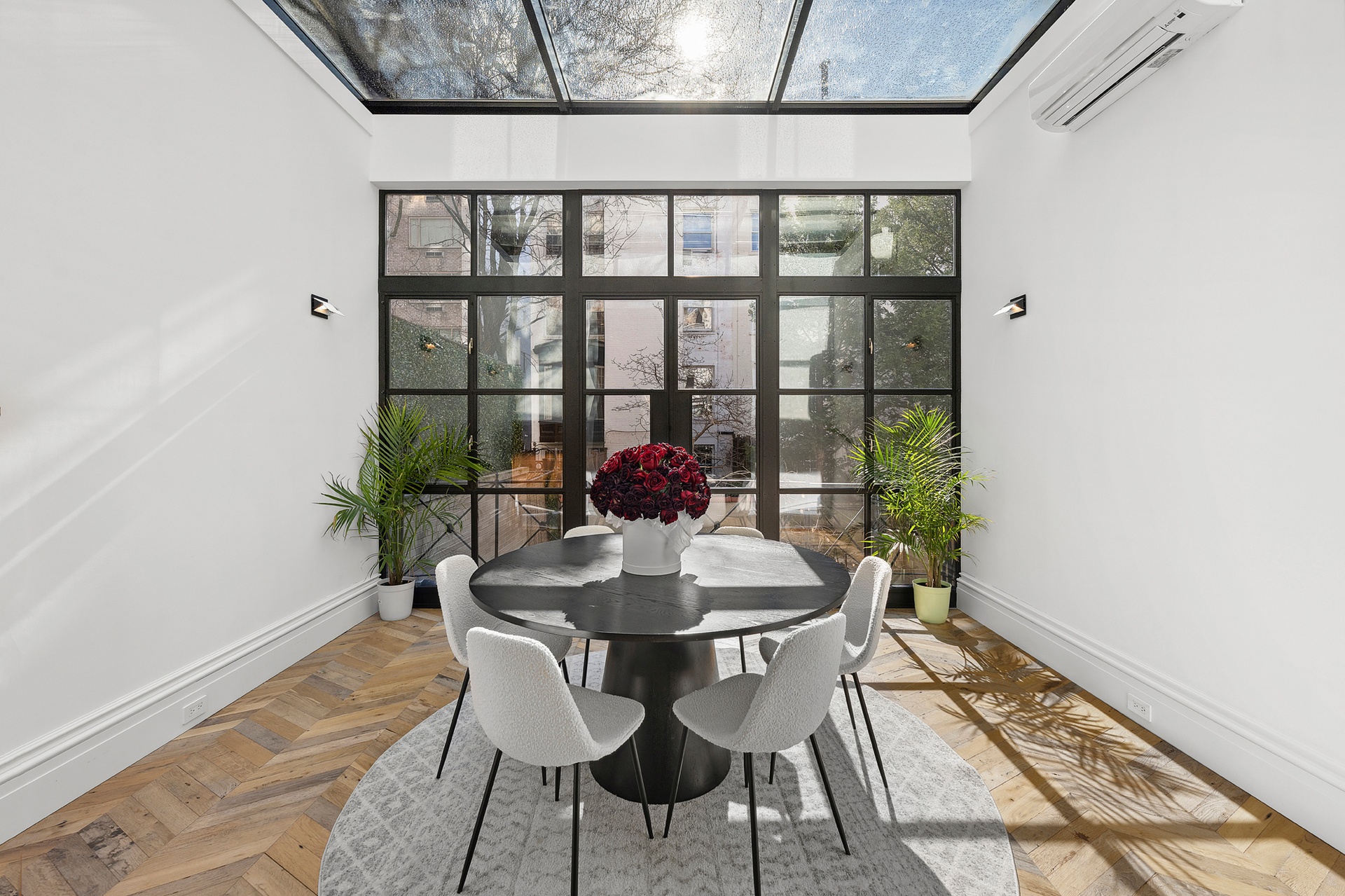 172 East 71st Street, Upper East Side, Upper East Side, NYC - 6 Bedrooms  
7.5 Bathrooms  
14 Rooms - 