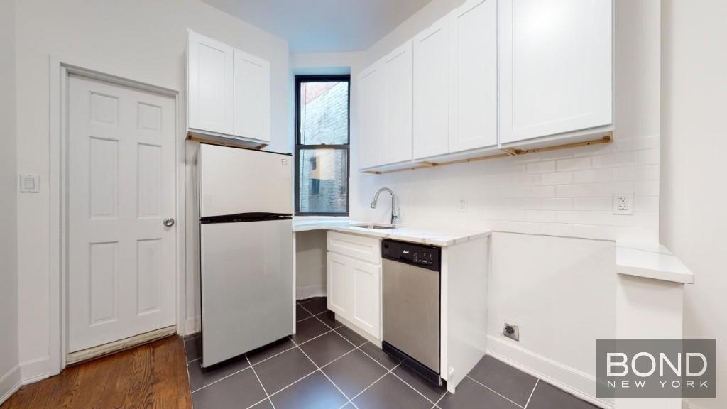 332 East 93rd Street 5A, Upper East Side, Upper East Side, NYC - 3 Bedrooms  
2 Bathrooms  
3 Rooms - 