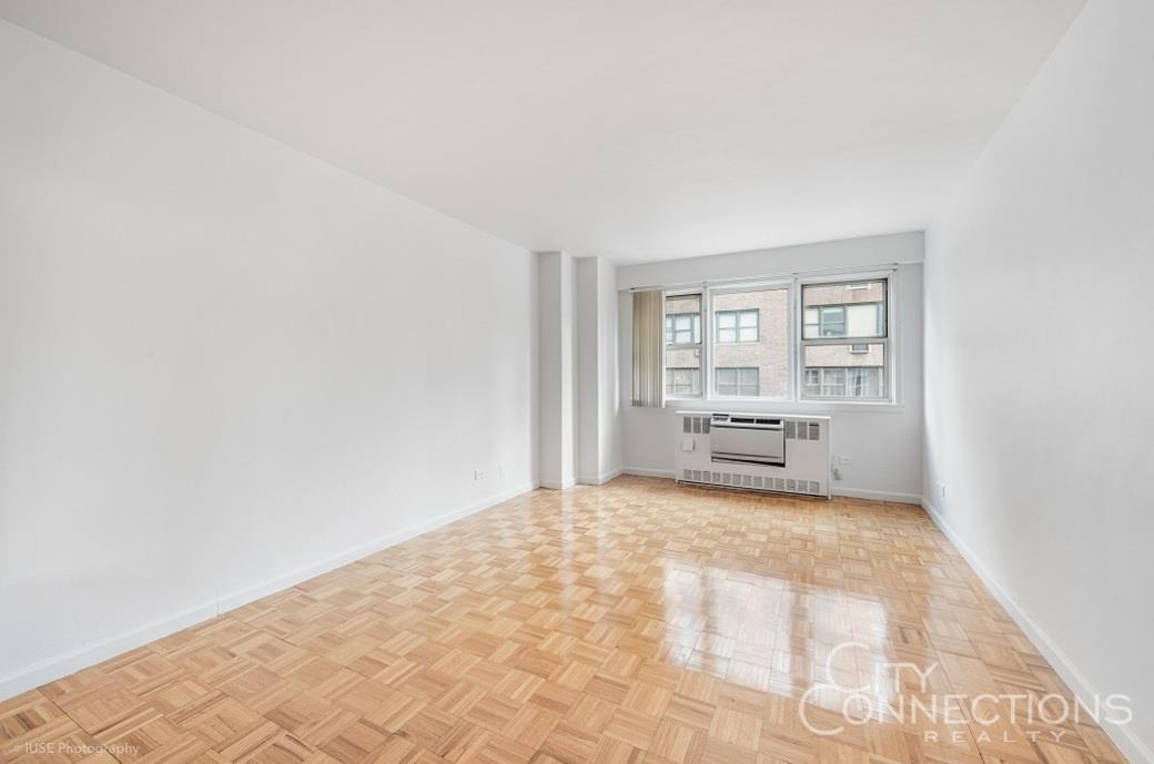 245 East 35th Street 10-J, Murray Hill, Midtown East, NYC - 1 Bathrooms  
2 Rooms - 