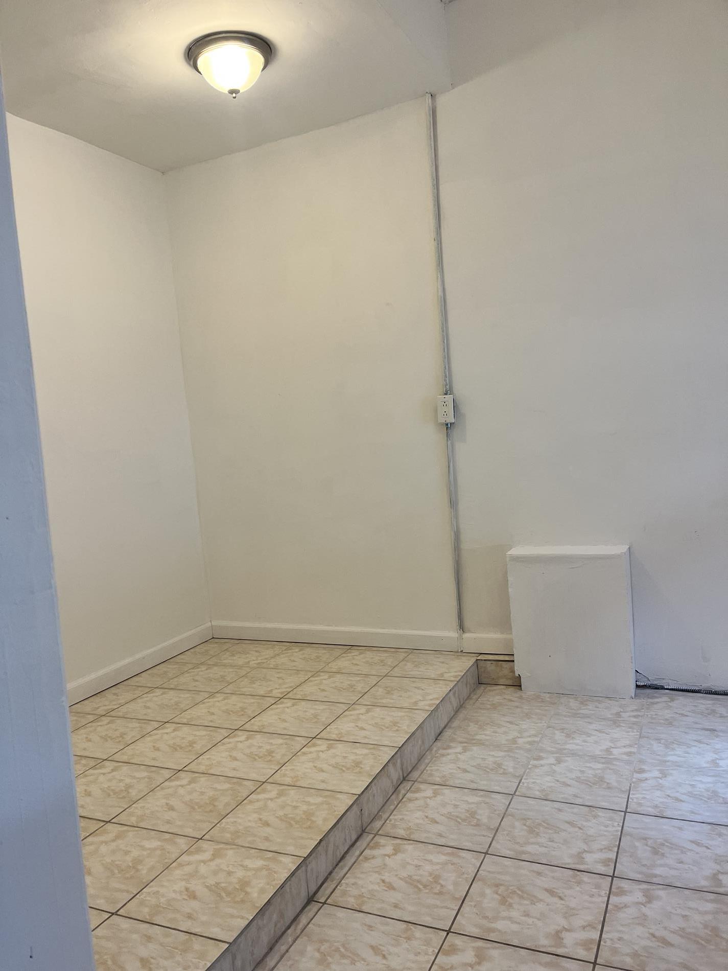 87-20 Jamaica Avenue, New York, NY 11421, 3 Bedrooms Bedrooms, 4 Rooms Rooms,1 BathroomBathrooms,Residential Lease,For Rent,Jamaica,OLRS-2079549