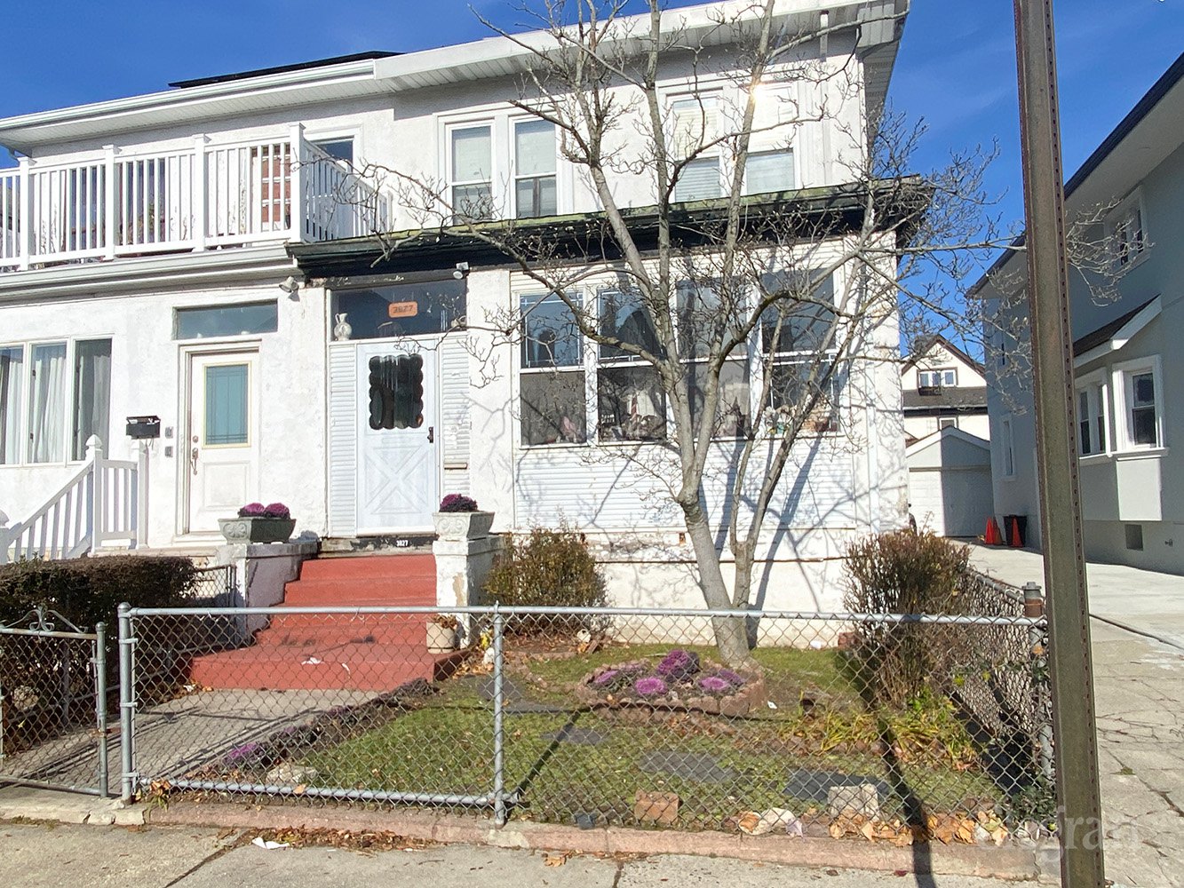 3827 Laurel Avenue, Southern Brooklyn, Queens, New York - 5 Bedrooms  
3 Bathrooms  
9 Rooms - 