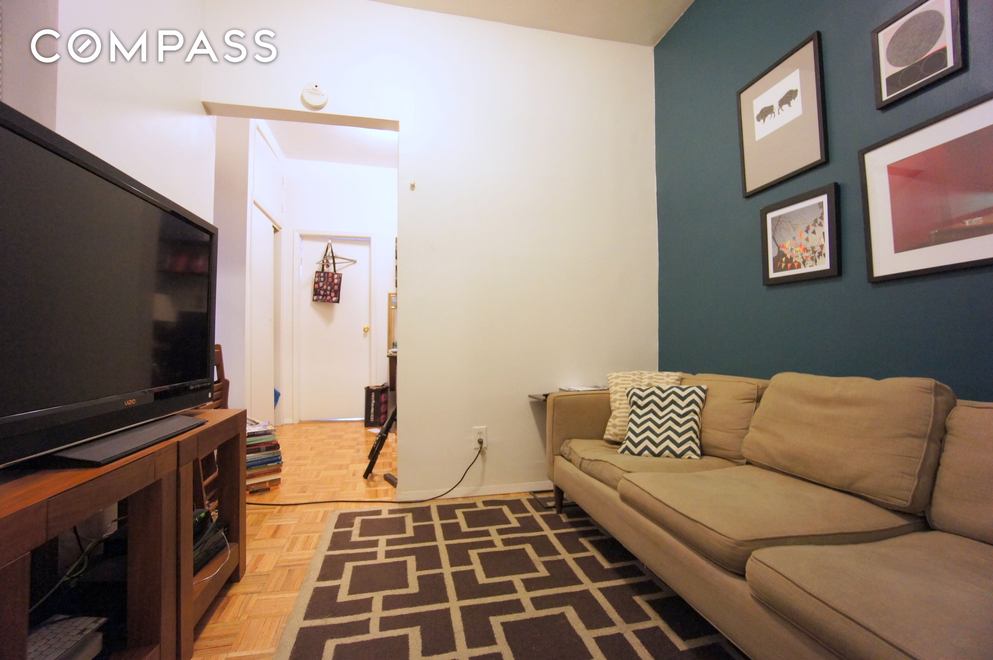 330 West 43rd Street 7, Hell S Kitchen, Midtown West, NYC - 1 Bedrooms  
1 Bathrooms  
4 Rooms - 