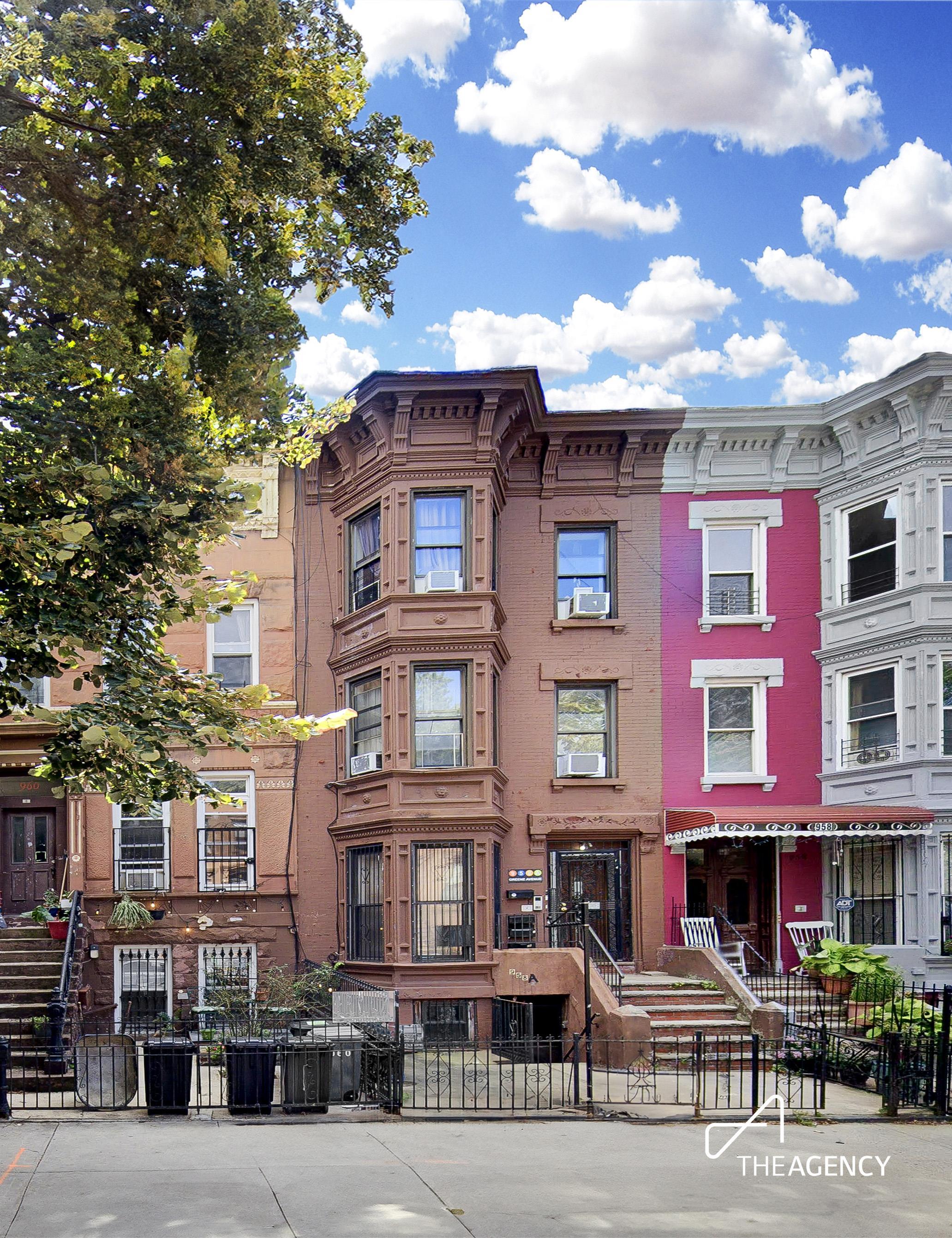 Greene Avenue, Bedford Stuyvesant, Brooklyn, New York - 6 Bedrooms  
3 Bathrooms  
9 Rooms - 