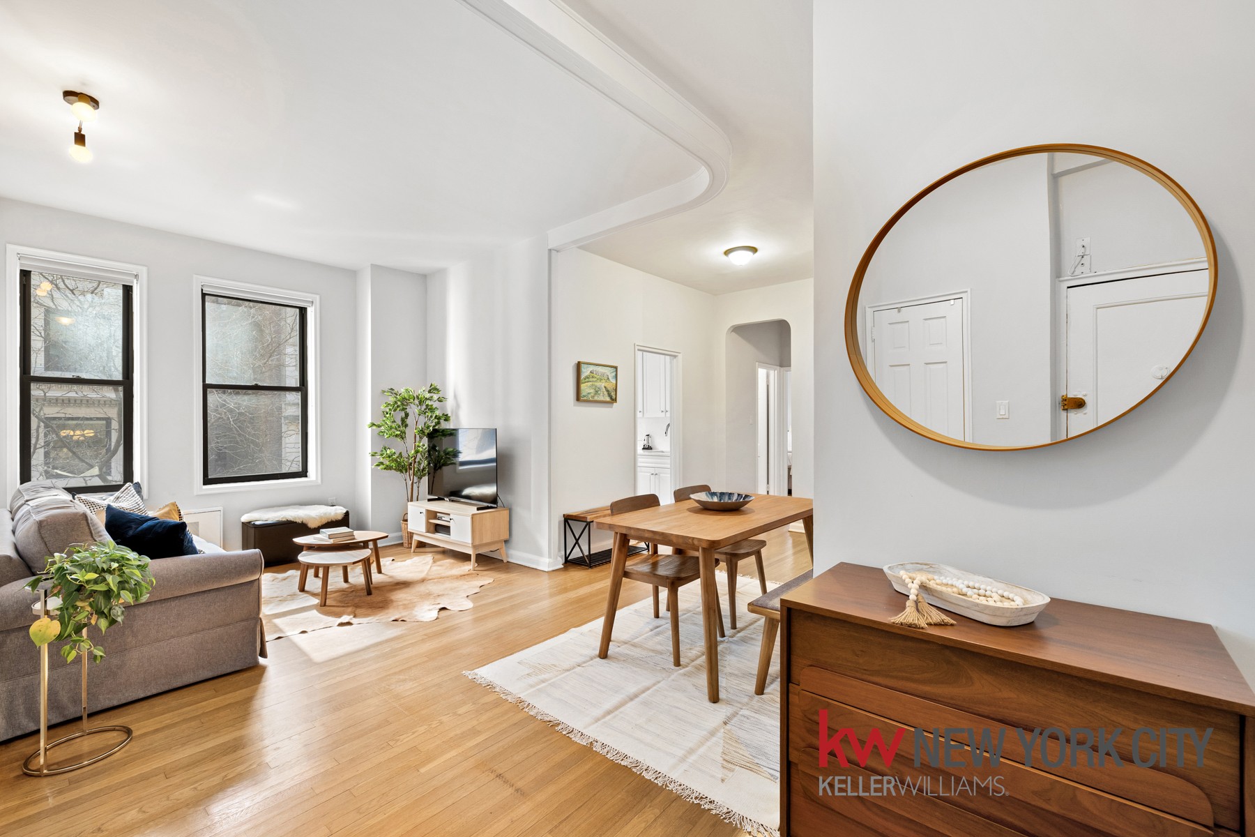 265 Riverside Drive 4B, Upper West Side, Upper West Side, NYC - 2 Bedrooms  
1 Bathrooms  
4 Rooms - 