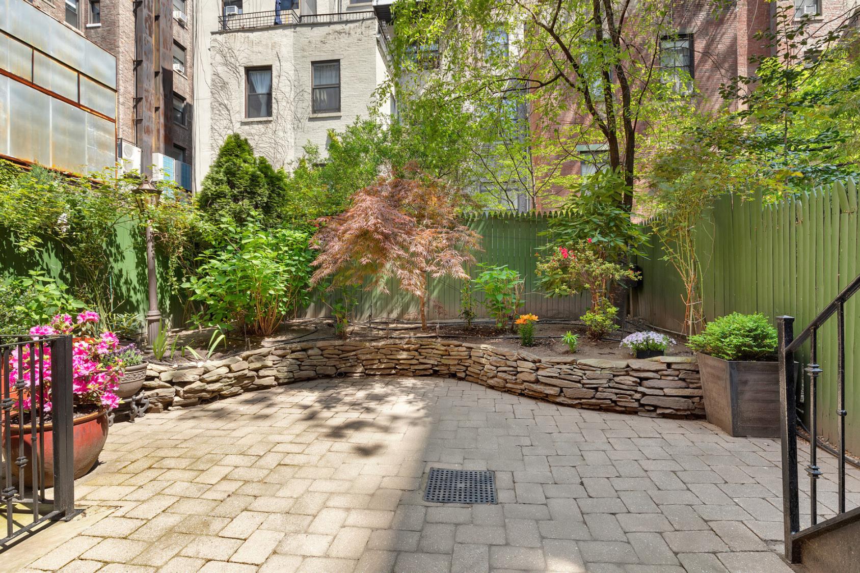 157 West 74th Street 1R, Upper West Side, Upper West Side, NYC - 4 Bedrooms  
3.5 Bathrooms  
7 Rooms - 