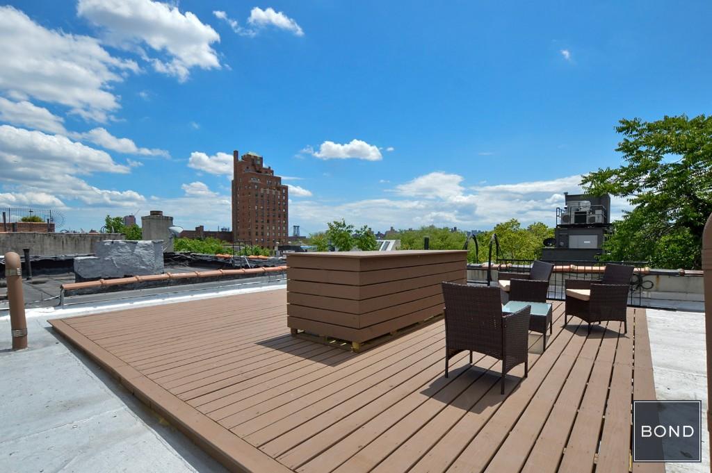 520 East 11th Street 26, East Village, Downtown, NYC - 3 Bedrooms  
1 Bathrooms  
5 Rooms - 