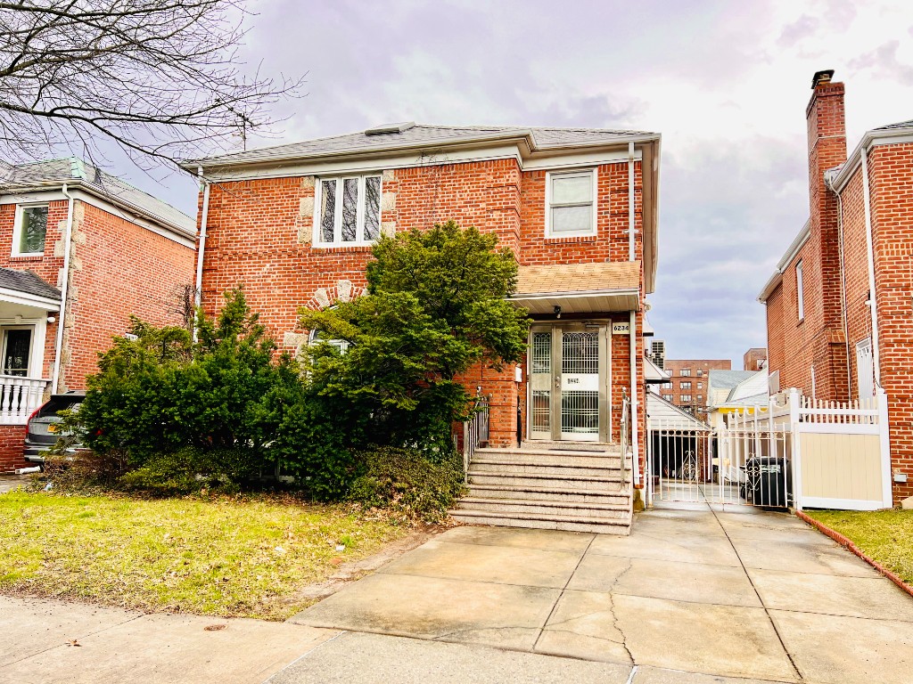 62-34 Dieterle Crescent House, New York City, NY 