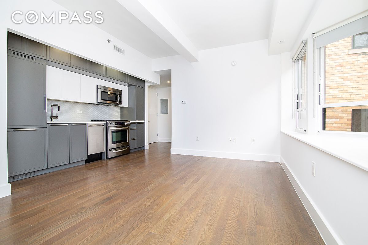 Photo 1 of 432 West 52nd Street 6E, Midtown West, NYC, $3,400, Web #: 1062122426
