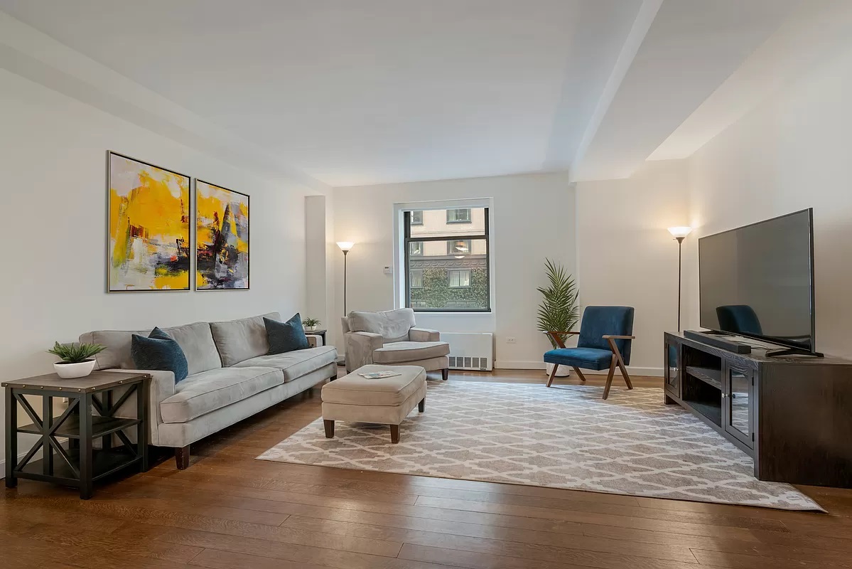 100 West 58th Street 3C, Central Park South, Midtown West, NYC - 2 Bedrooms  
2.5 Bathrooms  
5 Rooms - 