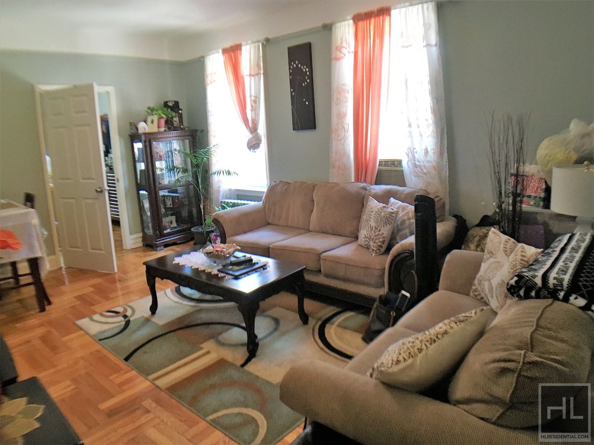 4821 Clarendon Road 2, Northeast Flatbush, Brooklyn, New York - 3 Bedrooms  
1.5 Bathrooms  
4 Rooms - 