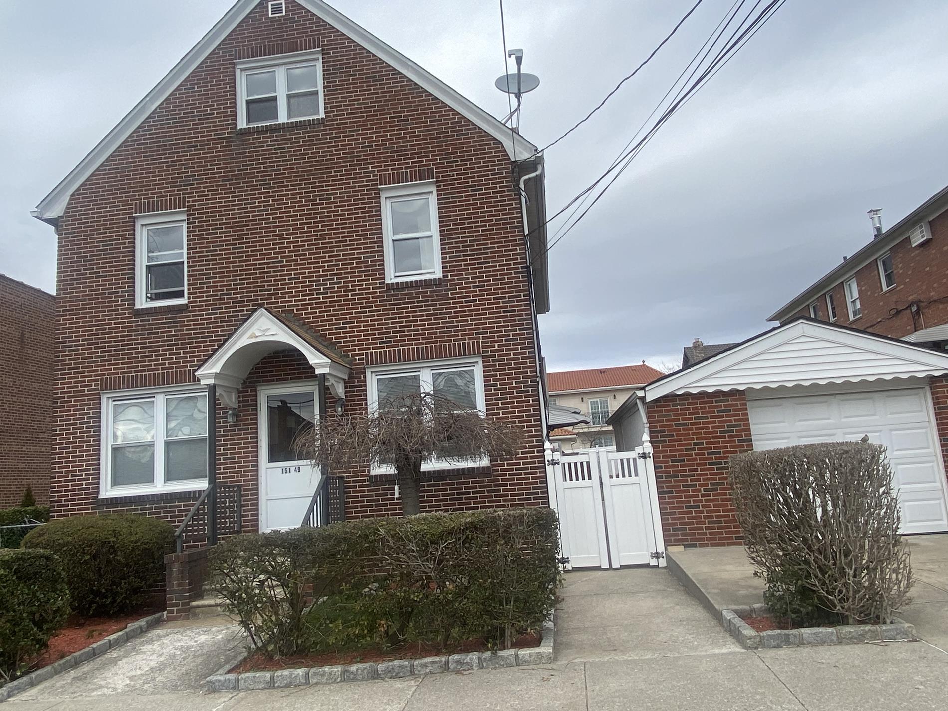 151-49 20th Road, Clearview, Queens, New York - 5 Bedrooms  
2 Bathrooms  
10 Rooms - 