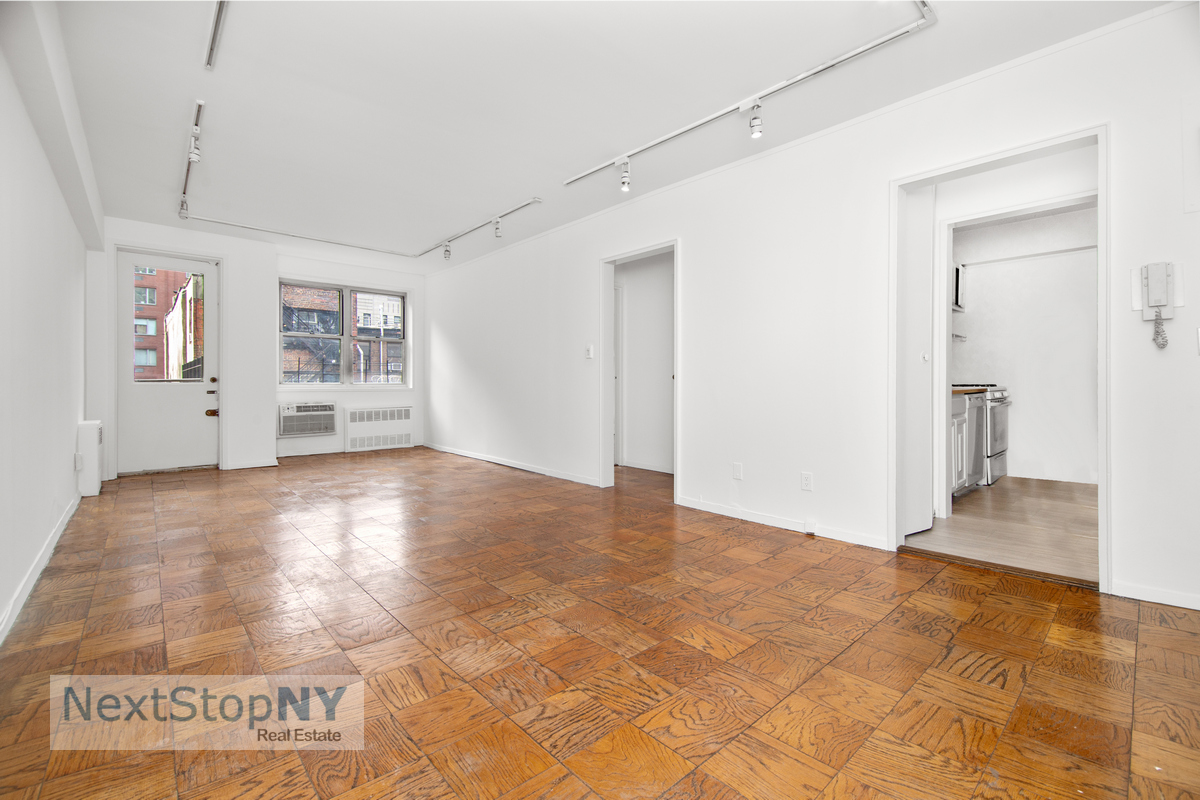 170 West 23rd Street 3D, Chelsea, Downtown, NYC - 1 Bedrooms  
1 Bathrooms  
3 Rooms - 