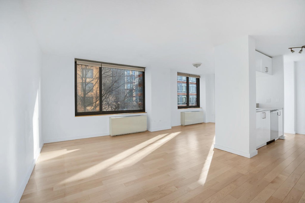 2 South End Avenue 3P, Battery Park City, Downtown, NYC - 1 Bedrooms  
1 Bathrooms  
3 Rooms - 