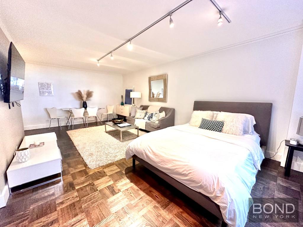 50 Sutton Place 2B, Sutton Place, Midtown East, NYC - 1 Bathrooms  
3 Rooms - 