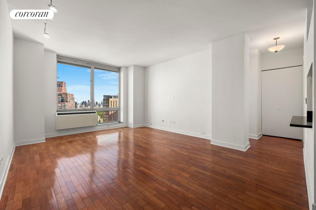 1965 Broadway 29C, Lincoln Sq, Upper West Side, NYC - 2 Bedrooms  
2 Bathrooms  
4 Rooms - 