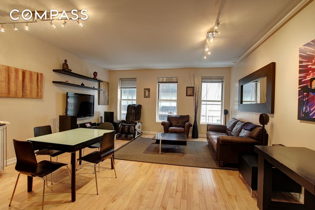 120 Nassau Street 4, Financial District, Downtown, NYC - 2 Bedrooms  
2 Bathrooms  
5 Rooms - 