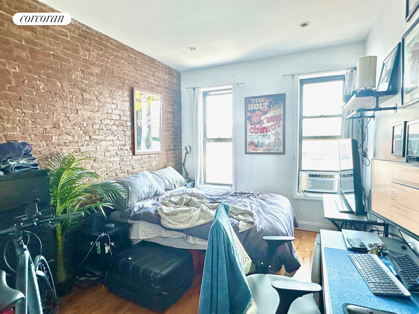 235 East 4th Street 5A, East Village, Downtown, NYC - 2 Bedrooms  
1 Bathrooms  
5 Rooms - 